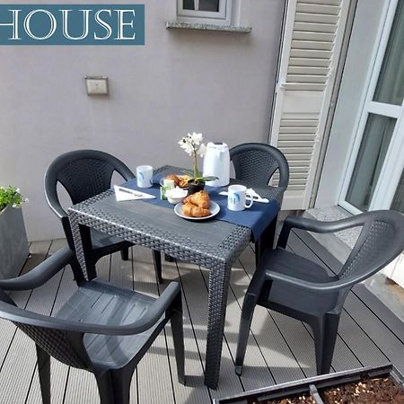 Palm House Apartment Brusimpiano ภายนอก รูปภาพ